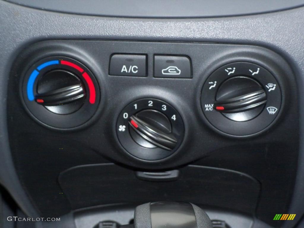 2010 Kia Rio LX Sedan Controls Photo #38628714