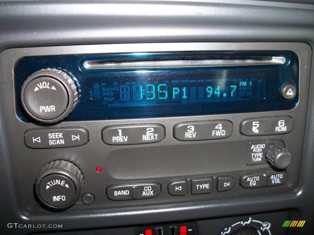 2006 Chevrolet Silverado 1500 Work Truck Regular Cab 4x4 Controls Photo #38630202