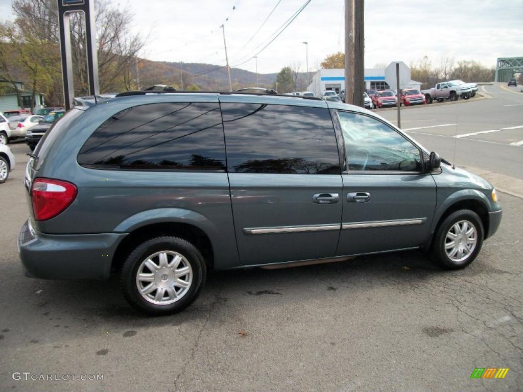 Magnesium Pearl 2006 Chrysler Town & Country Touring Exterior Photo #38630426