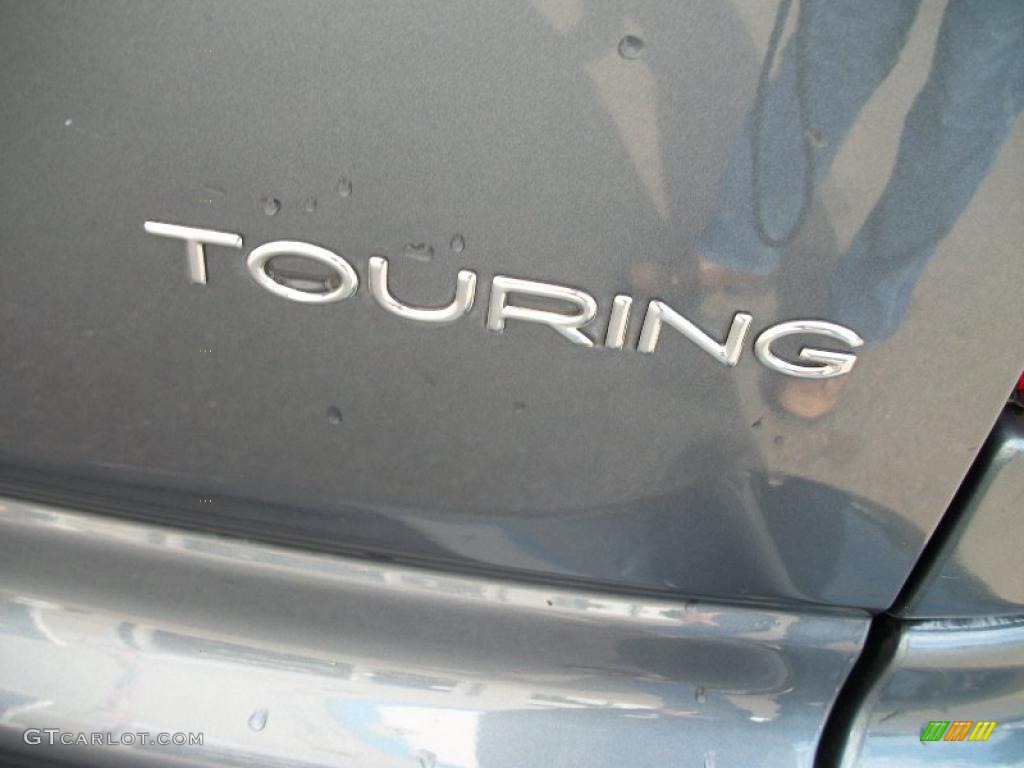 2006 Chrysler Town & Country Touring Marks and Logos Photos