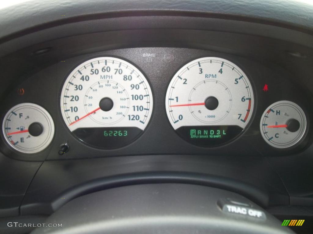 2006 Chrysler Town & Country Touring Gauges Photo #38630906