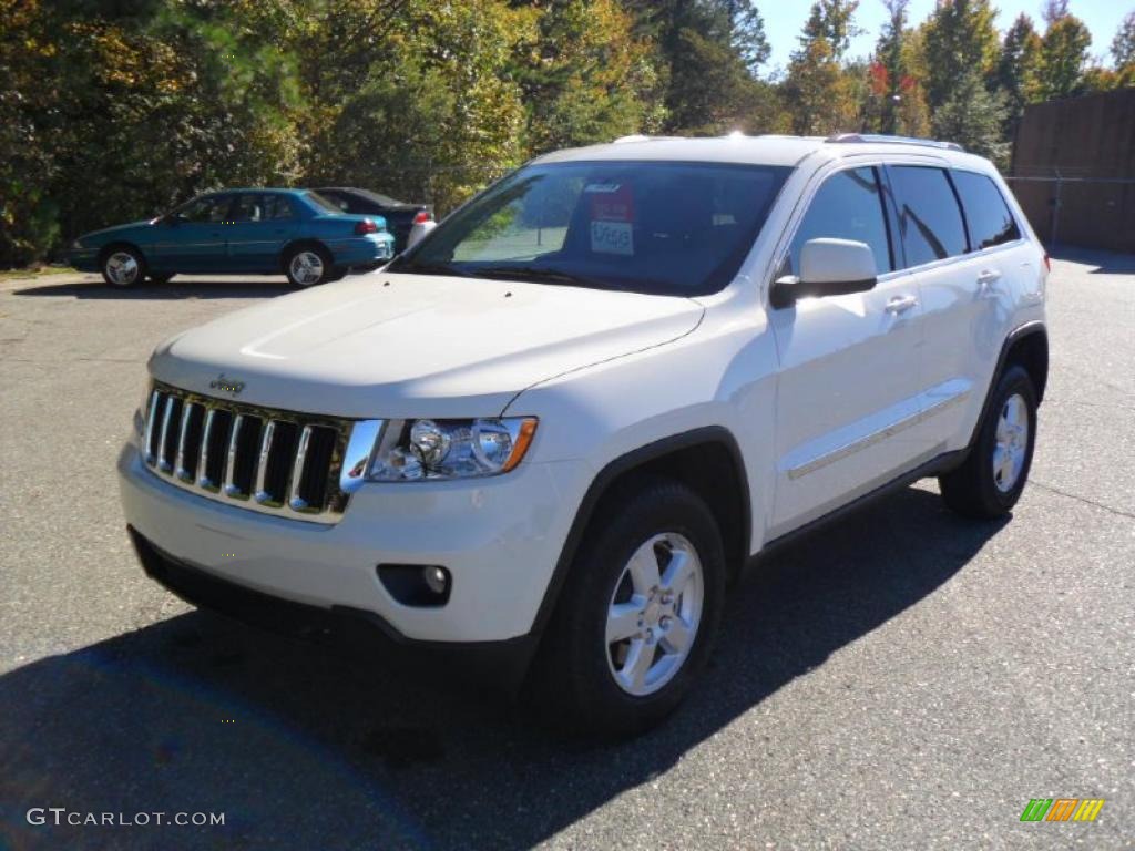 Stone White Jeep Grand Cherokee