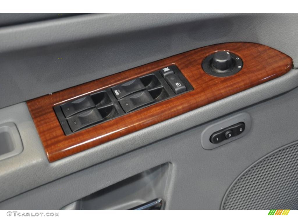 2005 Jeep Grand Cherokee Limited Controls Photo #38632802