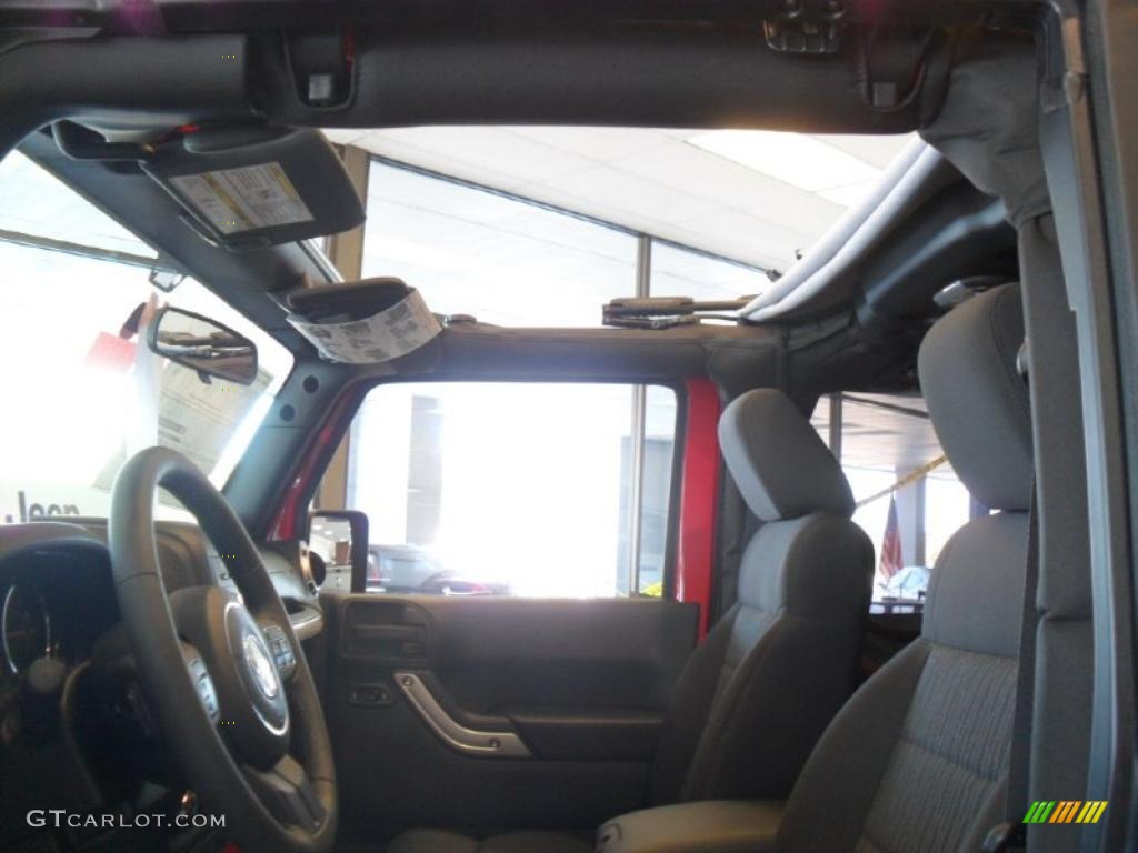 2011 Wrangler Sahara 4x4 - Flame Red / Black photo #9