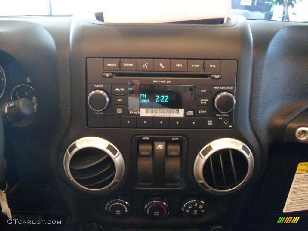 2011 Wrangler Sahara 4x4 - Flame Red / Black photo #14