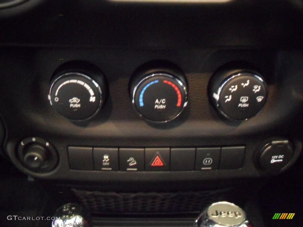 2011 Wrangler Sahara 4x4 - Flame Red / Black photo #15