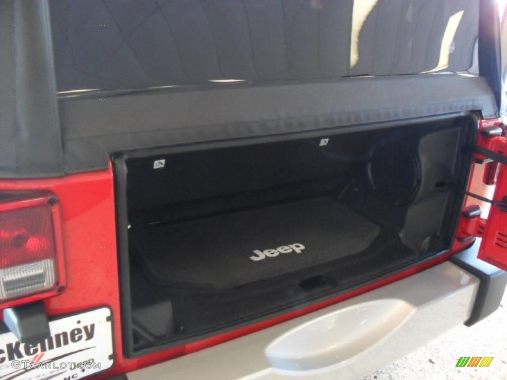 2011 Wrangler Sahara 4x4 - Flame Red / Black photo #17