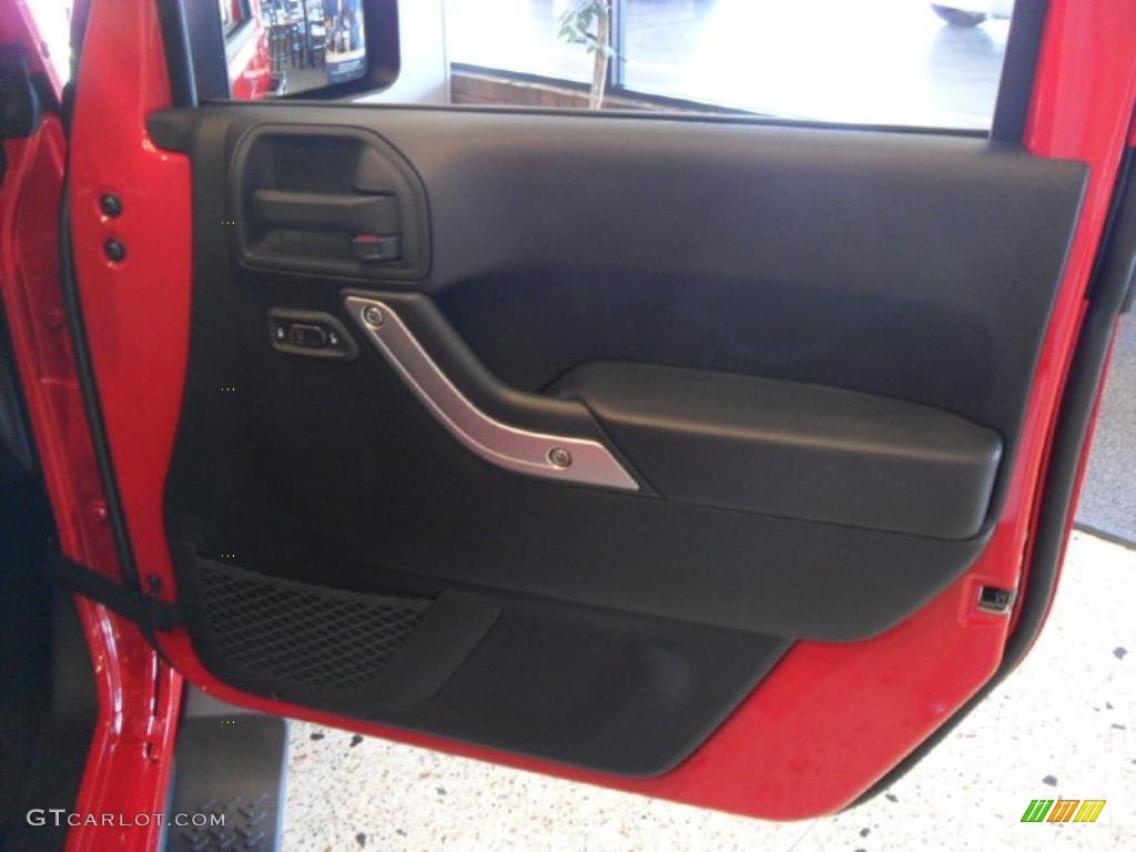 2011 Wrangler Sahara 4x4 - Flame Red / Black photo #21