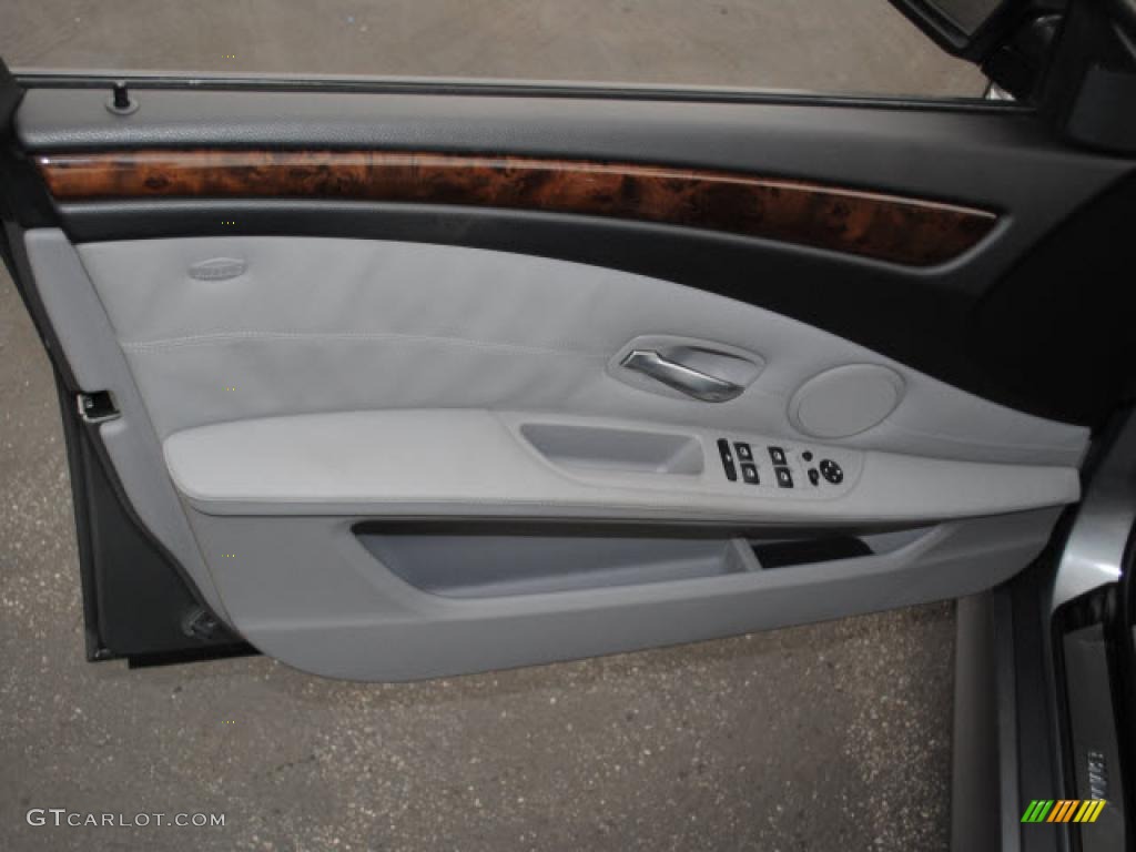 2008 BMW 5 Series 550i Sedan Grey Door Panel Photo #38633898