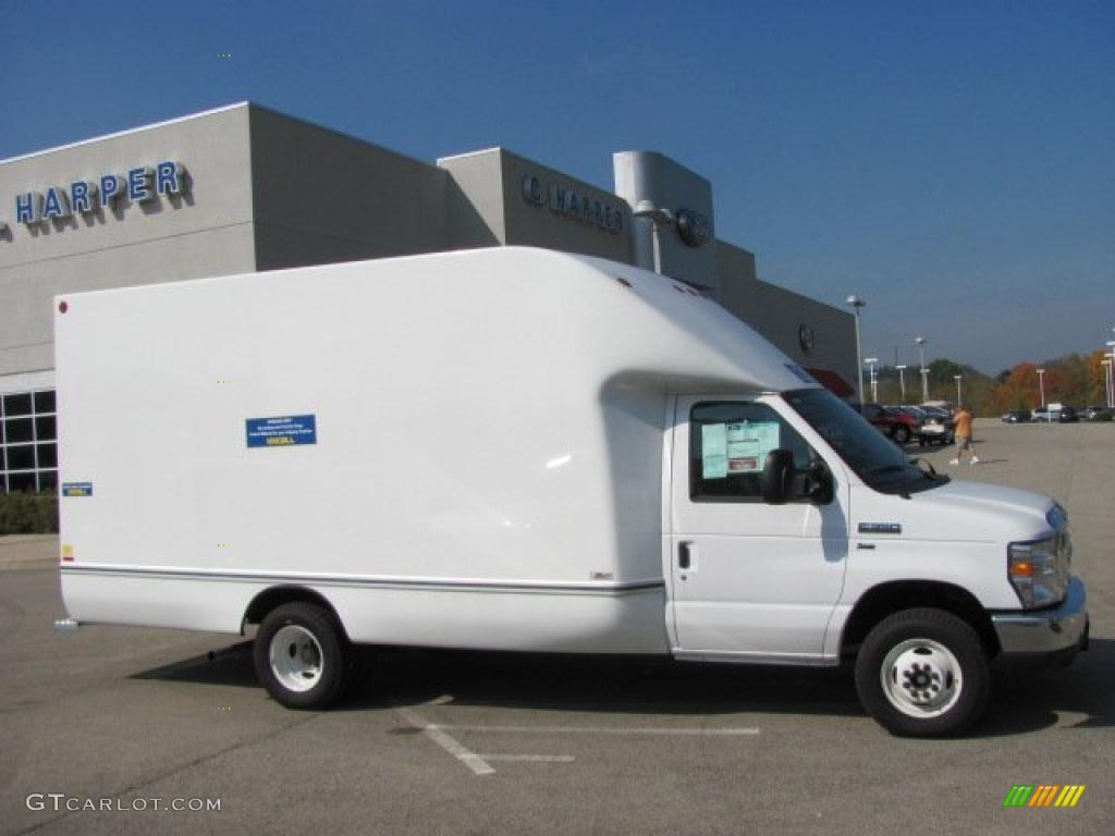 Oxford White 2010 Ford E Series Cutaway E350 Commercial Moving Van Exterior Photo #38636506