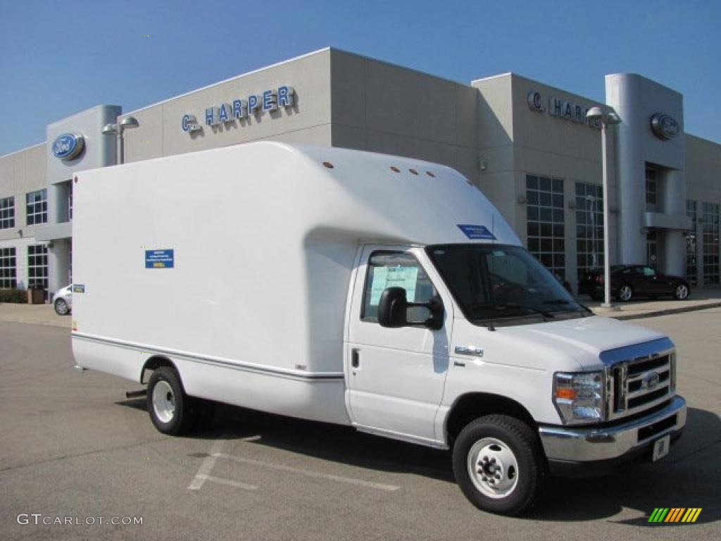 Oxford White 2010 Ford E Series Cutaway E350 Commercial Moving Van Exterior Photo #38636854