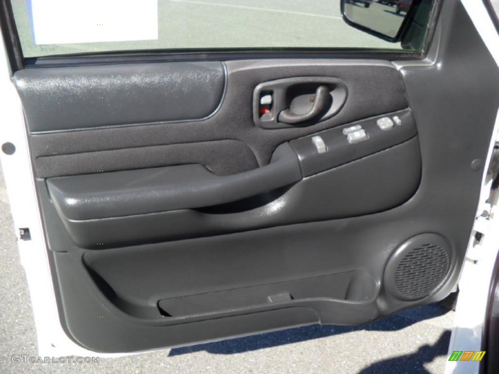 2003 GMC Sonoma SLS Regular Cab Graphite Door Panel Photo #38637346