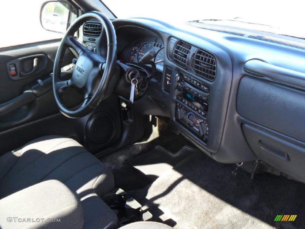Graphite Interior 2003 GMC Sonoma SLS Regular Cab Photo #38637486