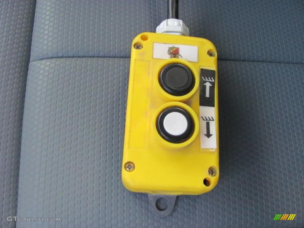 2011 Ford F550 Super Duty XL Regular Cab 4x4 Dump Truck Controls Photo #38637538