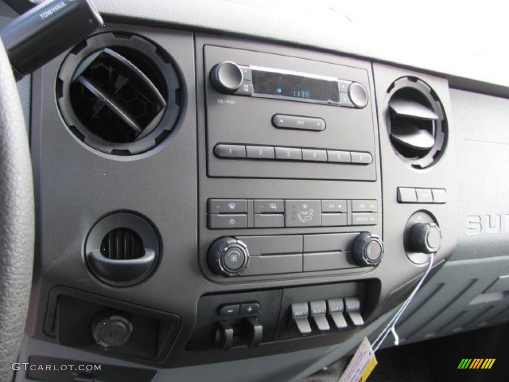 2011 Ford F550 Super Duty XL Regular Cab 4x4 Dump Truck Controls Photo #38637598