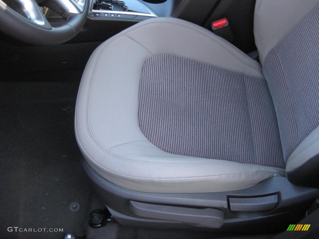 2011 Tucson GLS - Garnet Red / Taupe photo #14