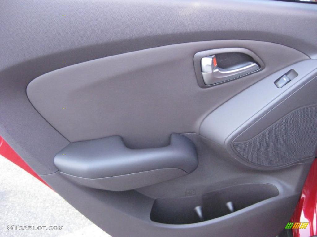 2011 Tucson GLS - Garnet Red / Taupe photo #18