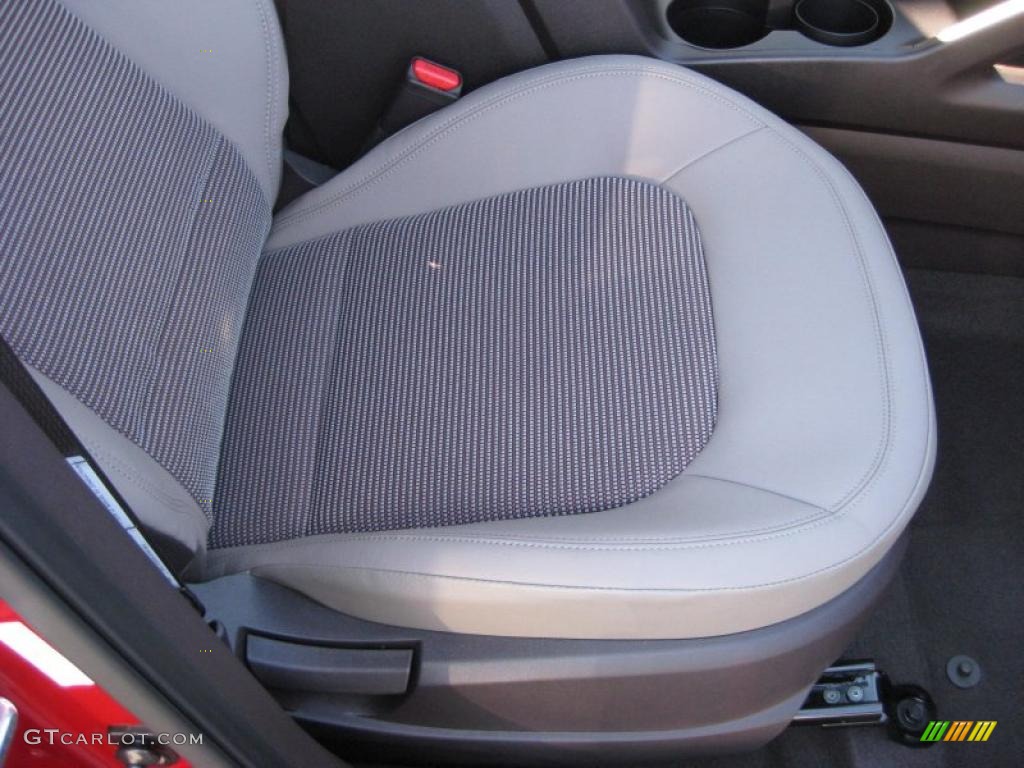 2011 Tucson GLS - Garnet Red / Taupe photo #20