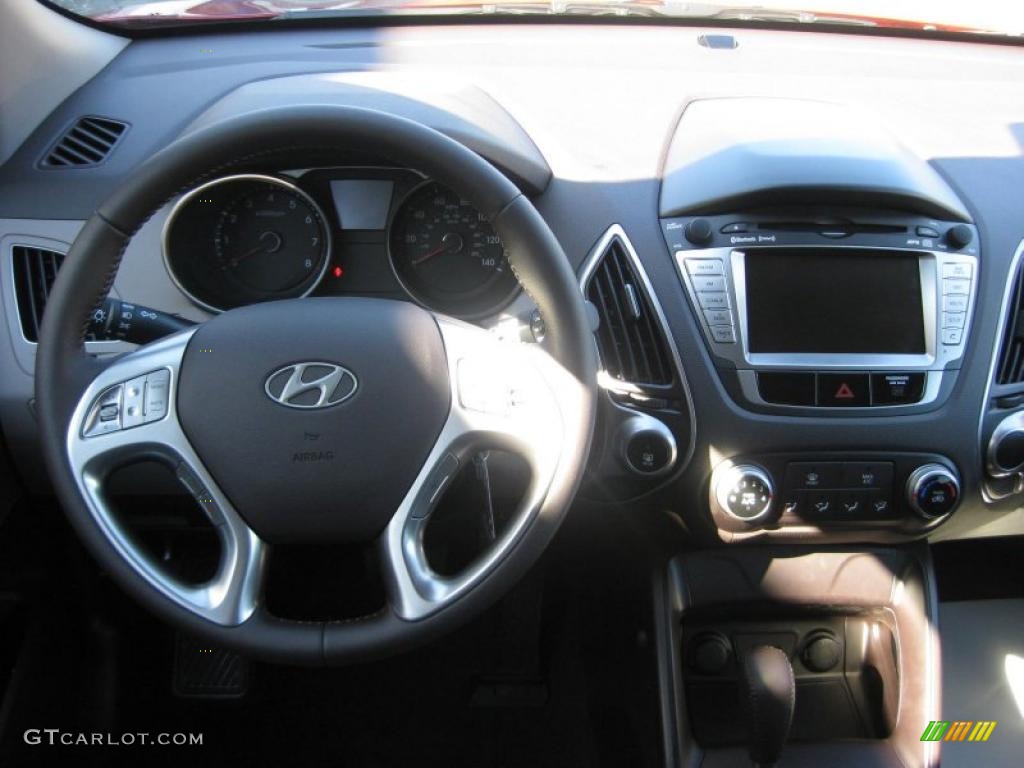 2011 Tucson GLS - Garnet Red / Taupe photo #25