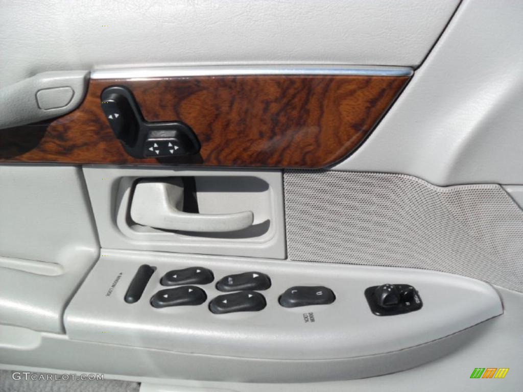 1999 Mercury Grand Marquis LS Controls Photo #38638562