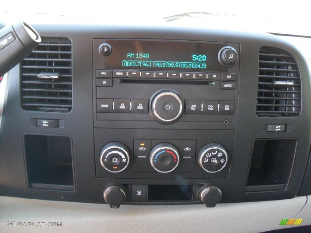 2010 Chevrolet Silverado 1500 LT Crew Cab Controls Photo #38638994