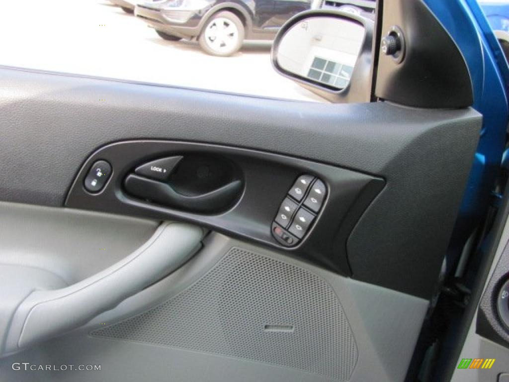 2007 Ford Focus ZX4 SES Sedan Controls Photo #38640870