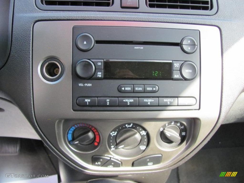 2007 Ford Focus ZX4 SES Sedan Controls Photo #38640918