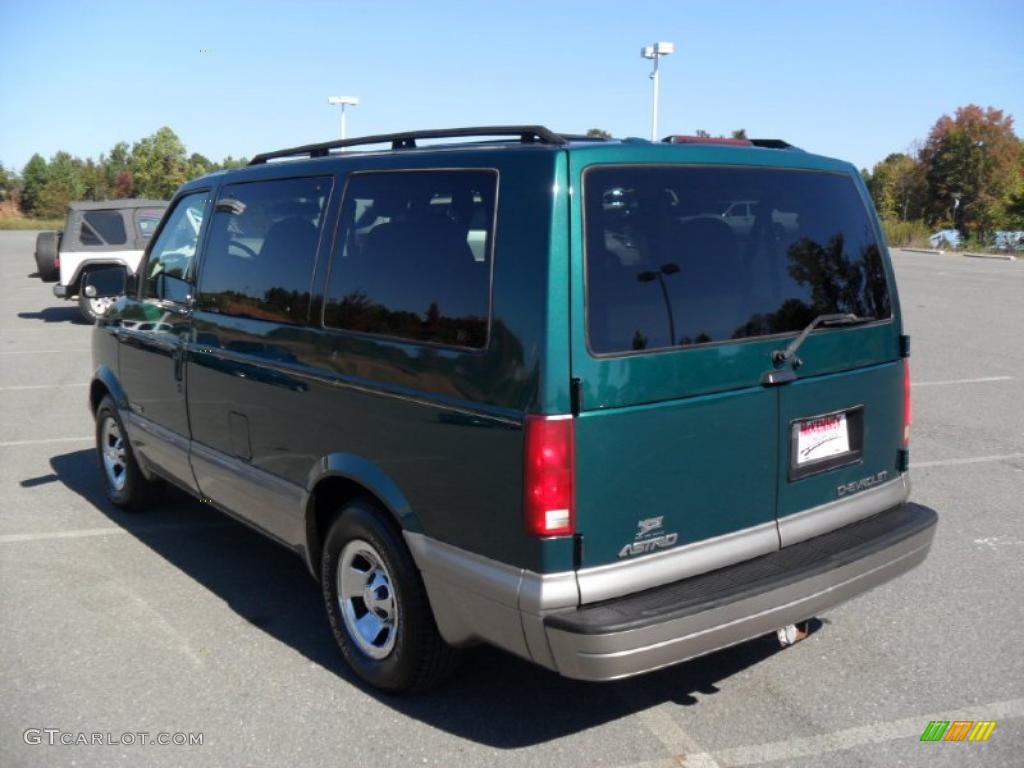 2001 Astro Passenger Van - Dark Forest Green Metallic / Pewter photo #2