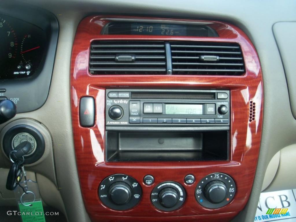 2004 Mitsubishi Diamante LS Controls Photo #38641550