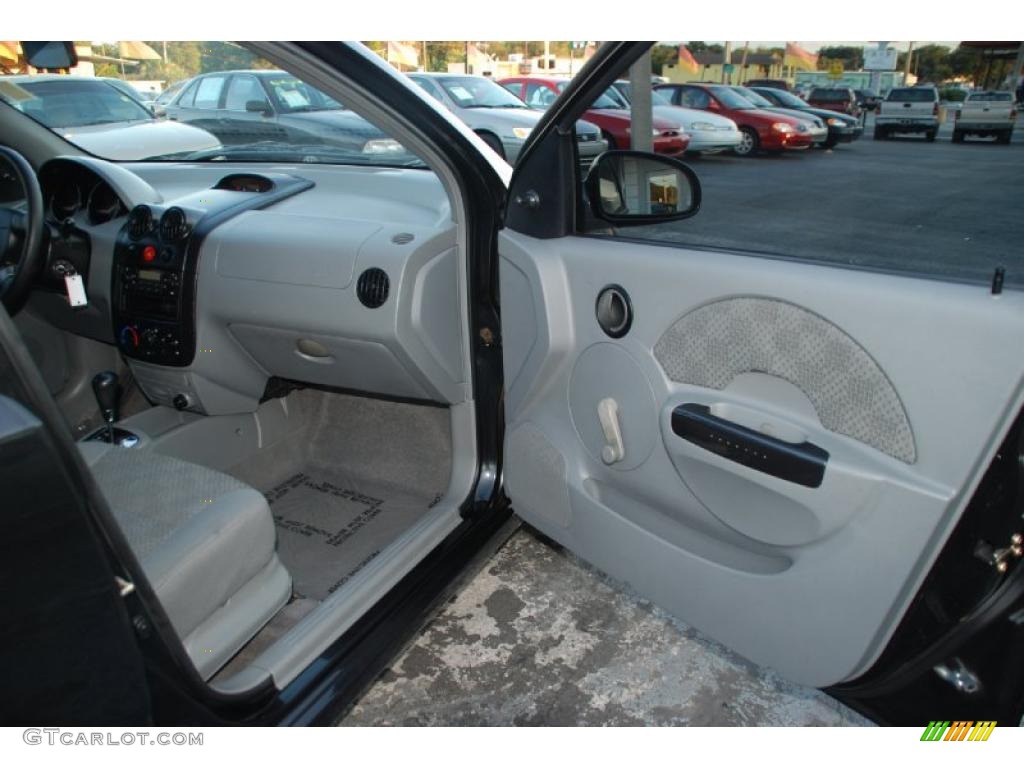 2005 Chevrolet Aveo LS Sedan Gray Door Panel Photo #38641634