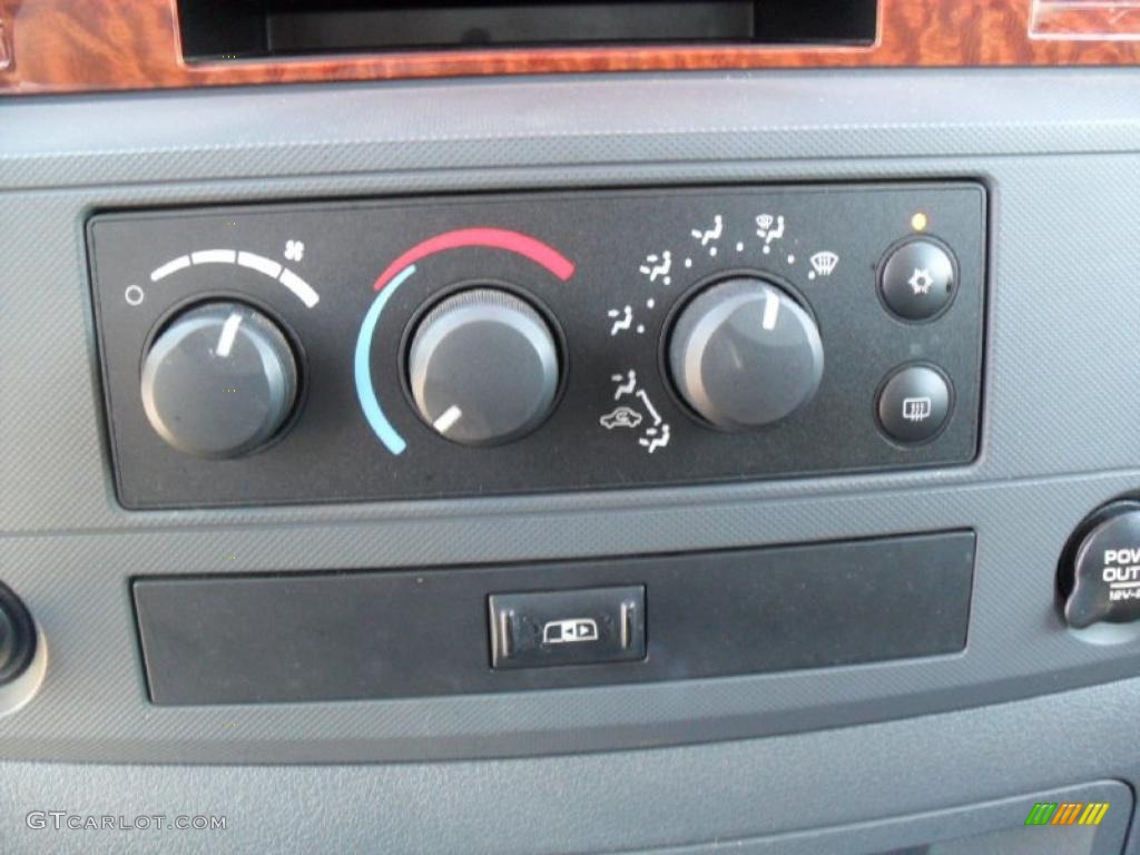 2006 Dodge Ram 1500 SLT Mega Cab 4x4 Controls Photo #38641954