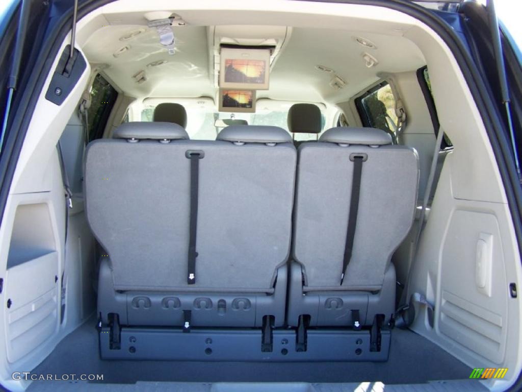 2008 Chrysler Town & Country Touring Signature Series Trunk Photo #38644786