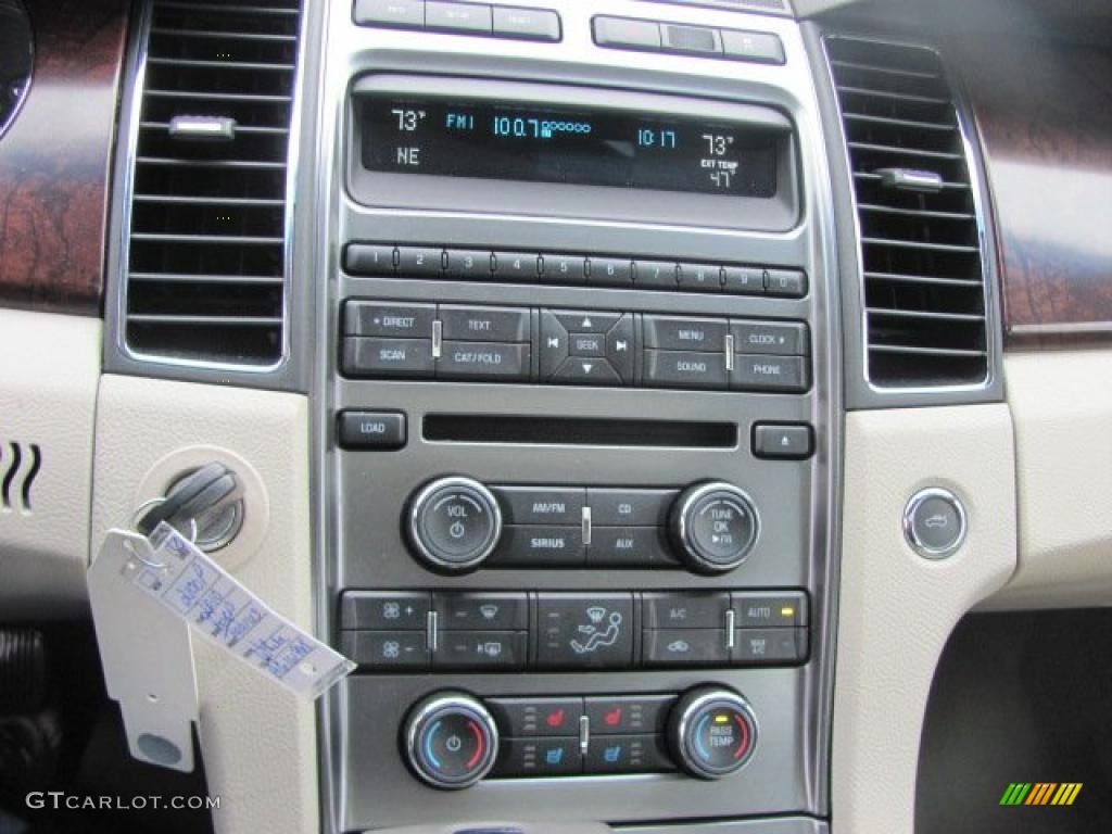 2010 Ford Taurus Limited Controls Photo #38645994