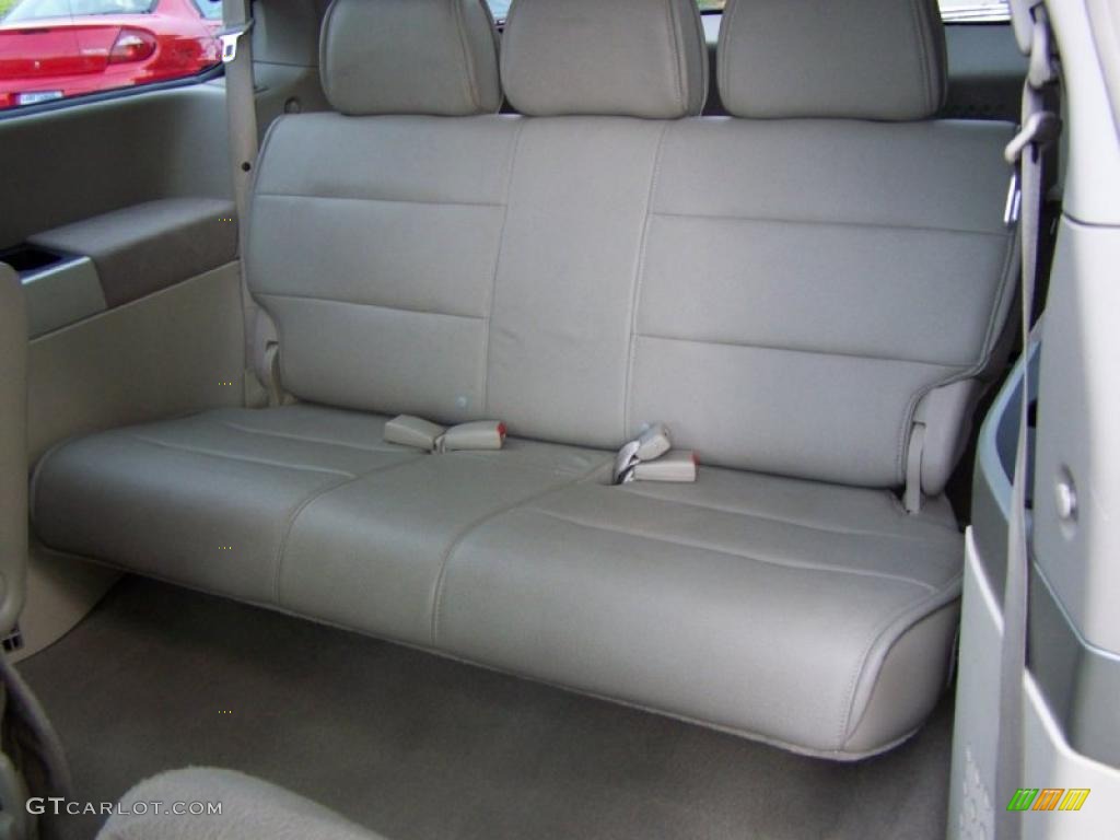 Gray Interior 2004 Nissan Quest 3.5 SE Photo #38646306