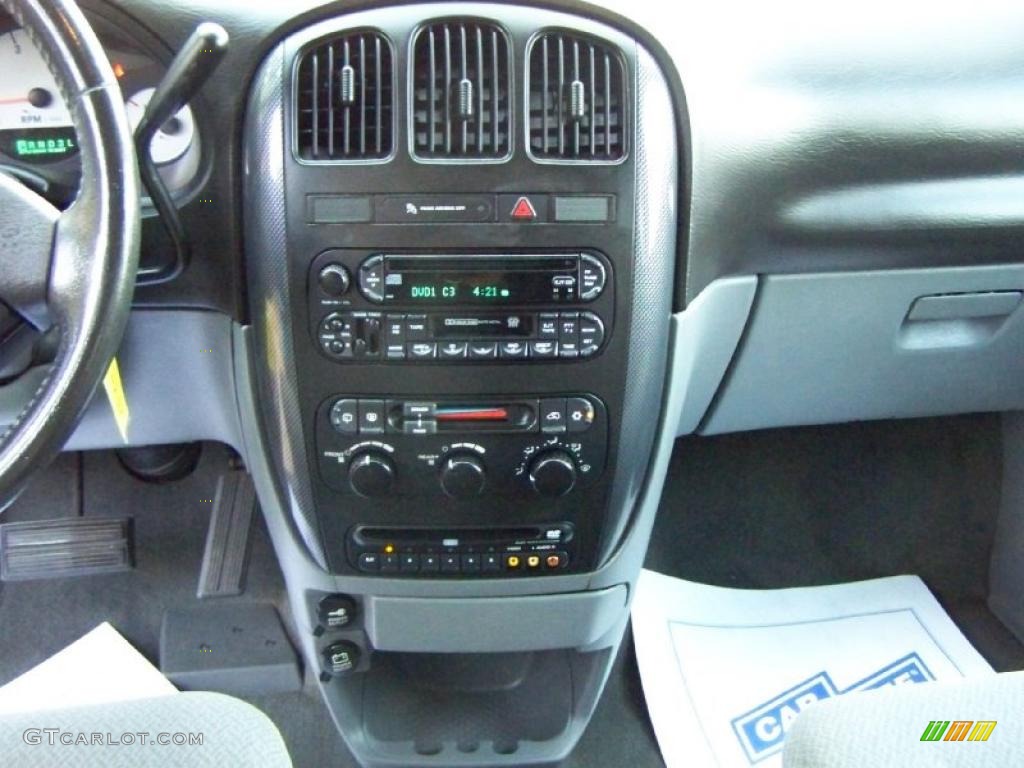 2005 Dodge Grand Caravan SXT Controls Photo #38647318
