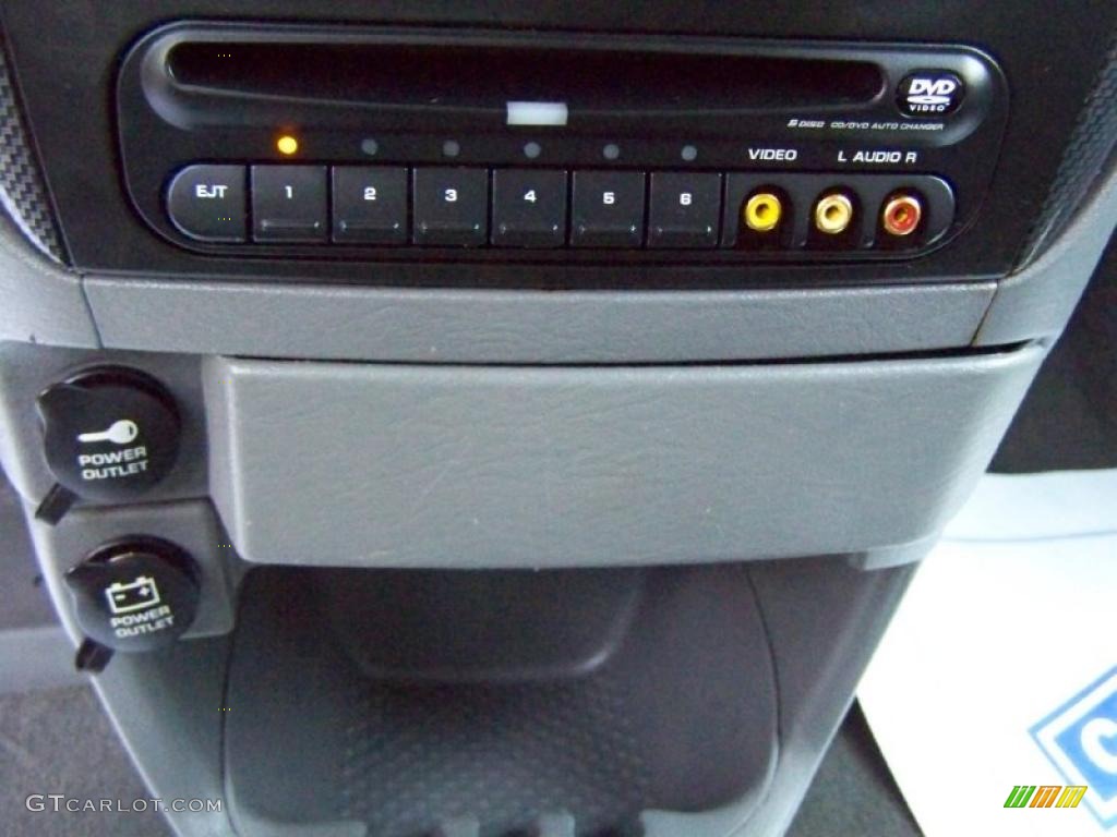 2005 Dodge Grand Caravan SXT Controls Photo #38647334