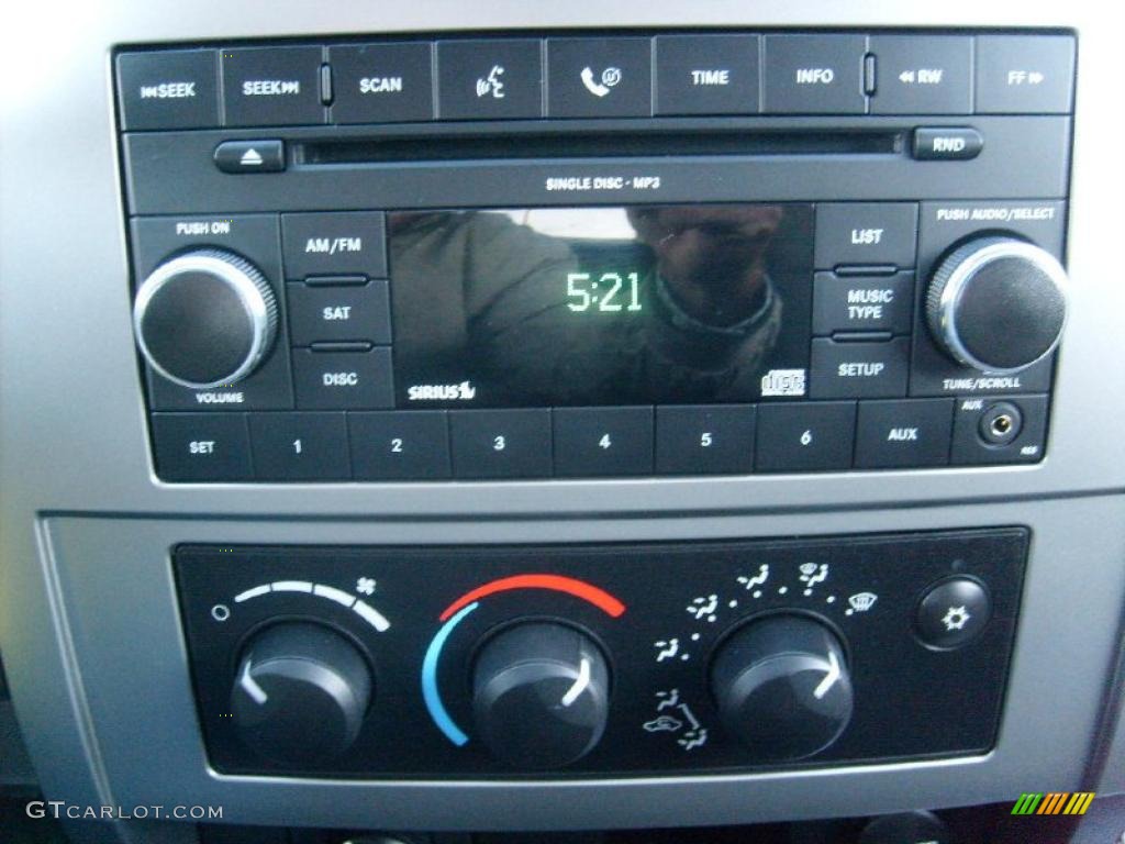 2008 Dodge Dakota TRX Extended Cab 4x4 Controls Photo #38649070