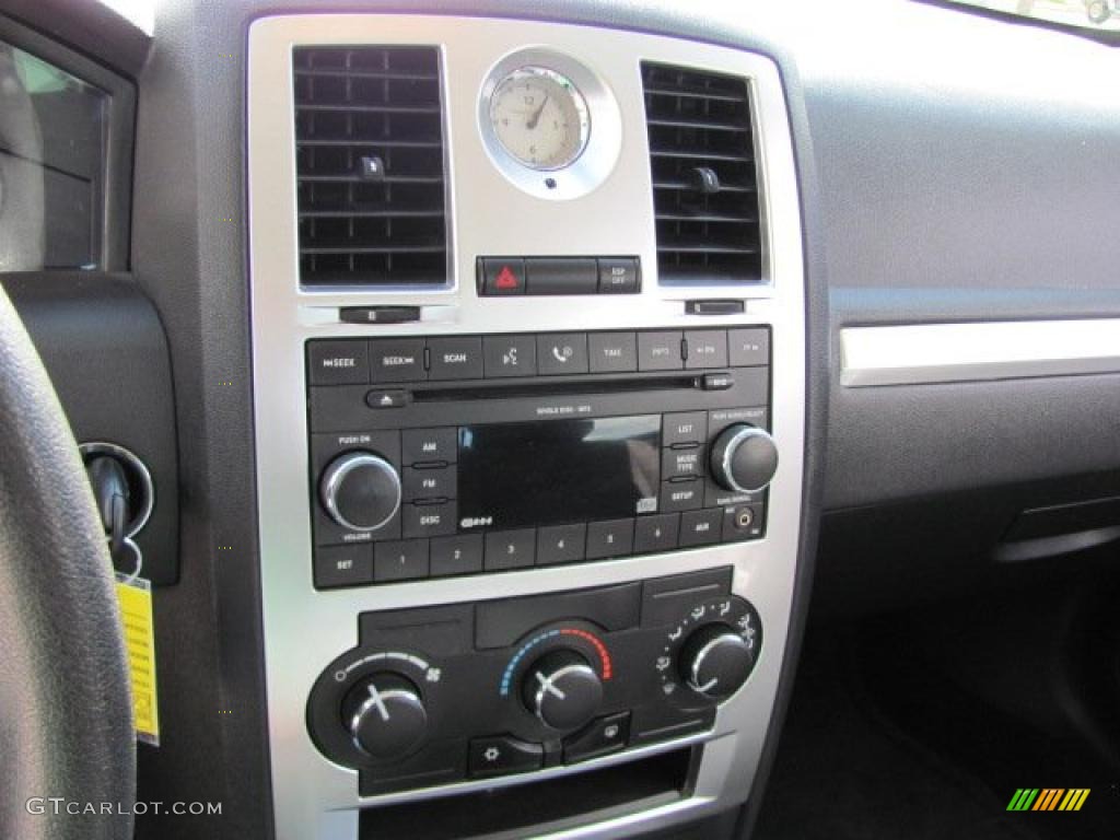 2008 Chrysler 300 Touring Controls Photo #38649730