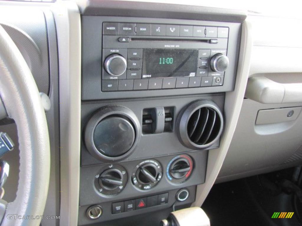 2007 Jeep Wrangler Rubicon 4x4 Controls Photo #38651034