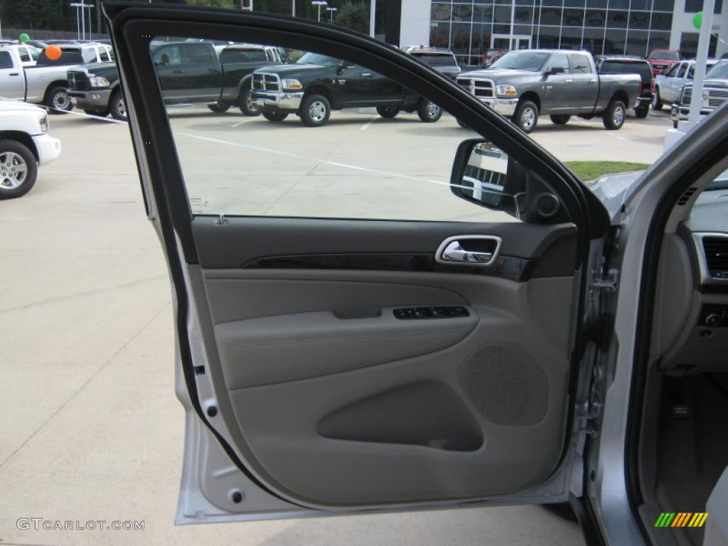 2011 Grand Cherokee Laredo X Package - Bright Silver Metallic / Dark Graystone/Medium Graystone photo #16