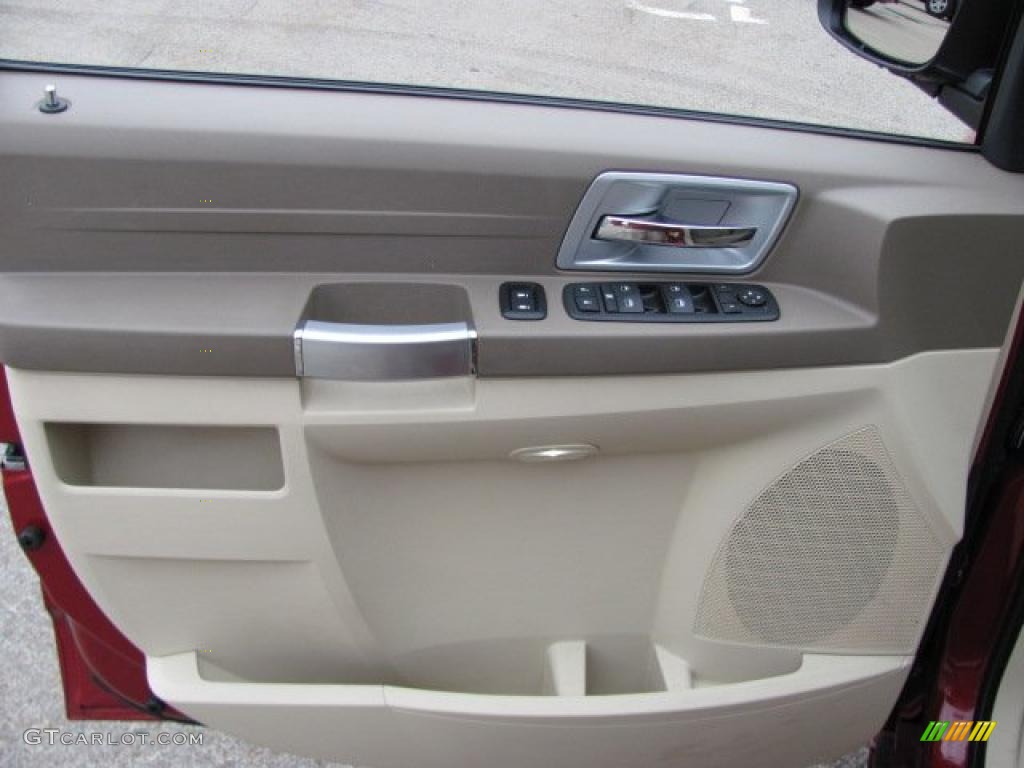 2008 Chrysler Town & Country Touring Medium Pebble Beige/Cream Door Panel Photo #38651754