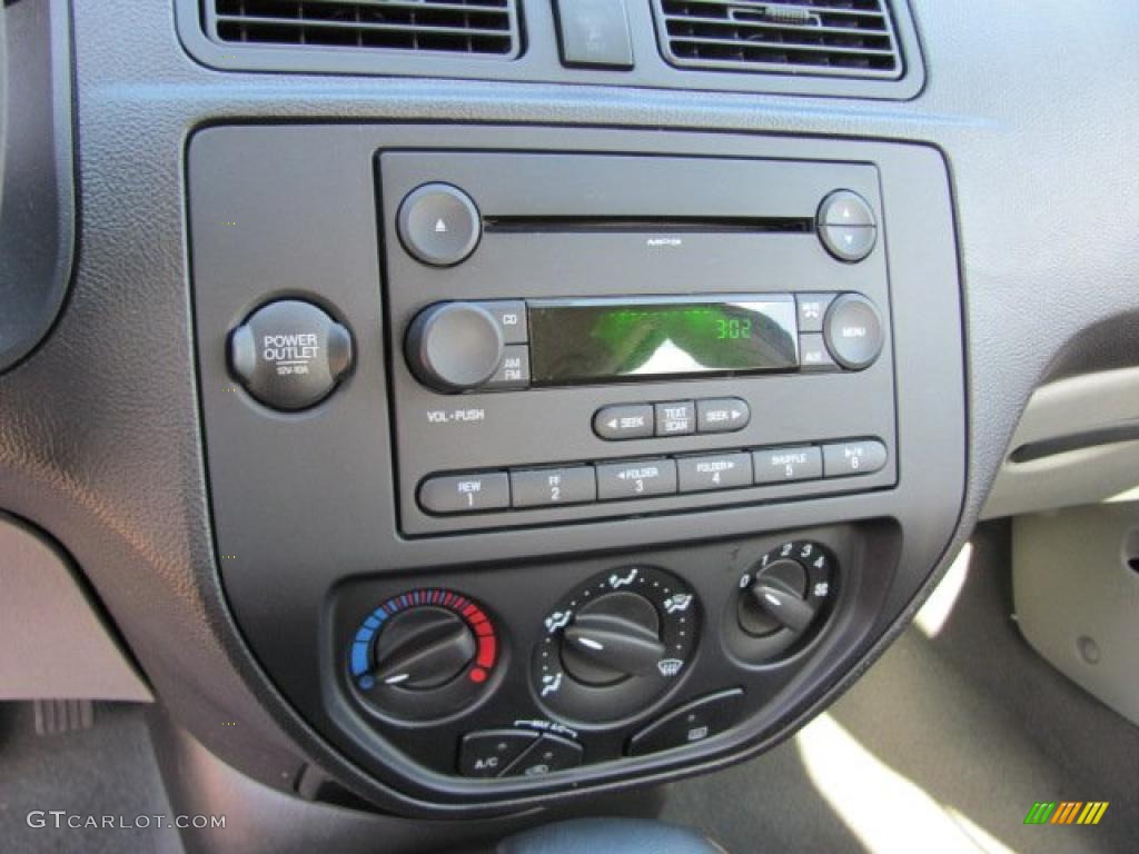 2007 Ford Focus ZX4 SE Sedan Controls Photo #38652510