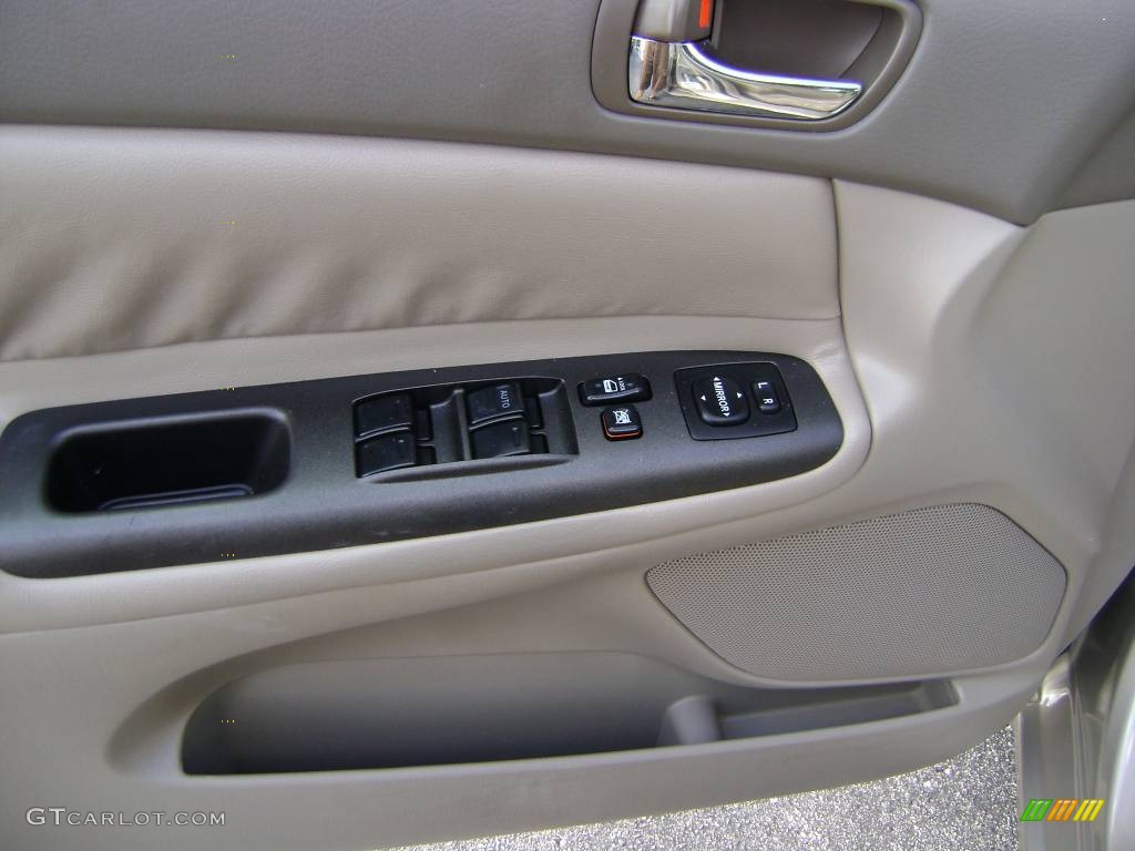 2005 Camry LE - Beige / Taupe photo #12