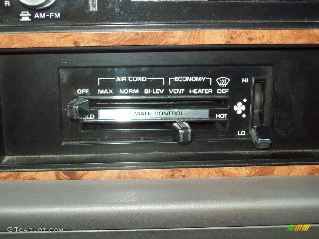 1995 Buick Century Special Wagon Controls Photo #38653626