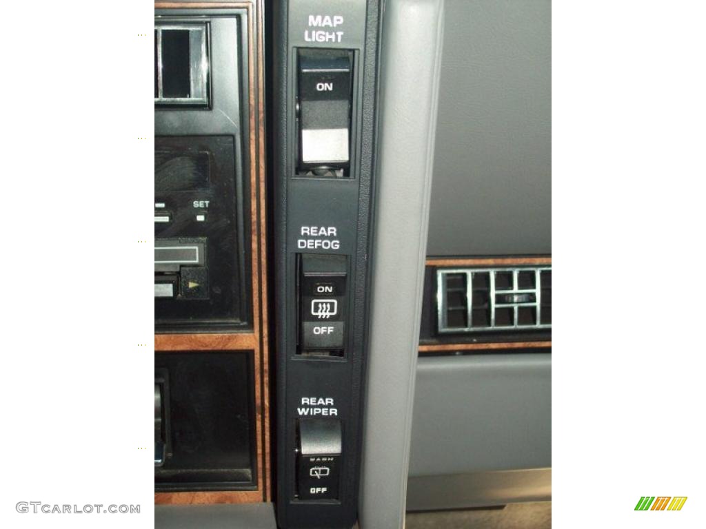 1995 Buick Century Special Wagon Controls Photo #38653634