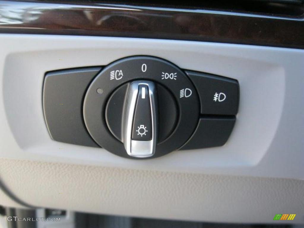2011 BMW 3 Series 328i Sedan Controls Photo #38656462