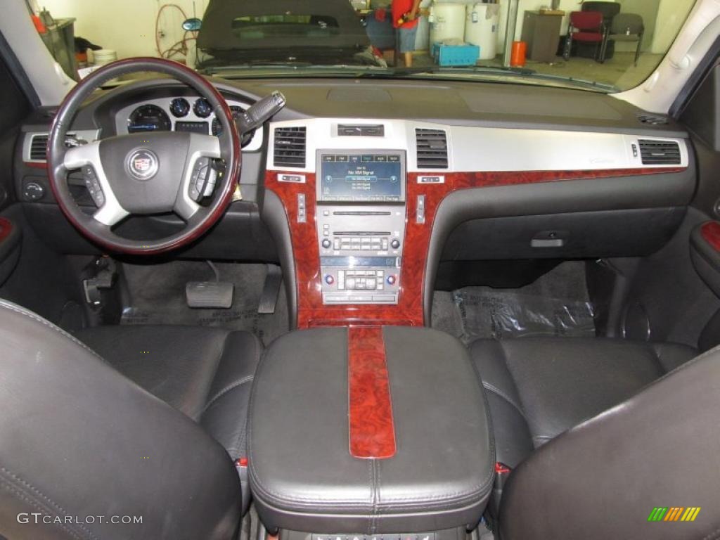 2007 Cadillac Escalade AWD Ebony/Ebony Dashboard Photo #38658178