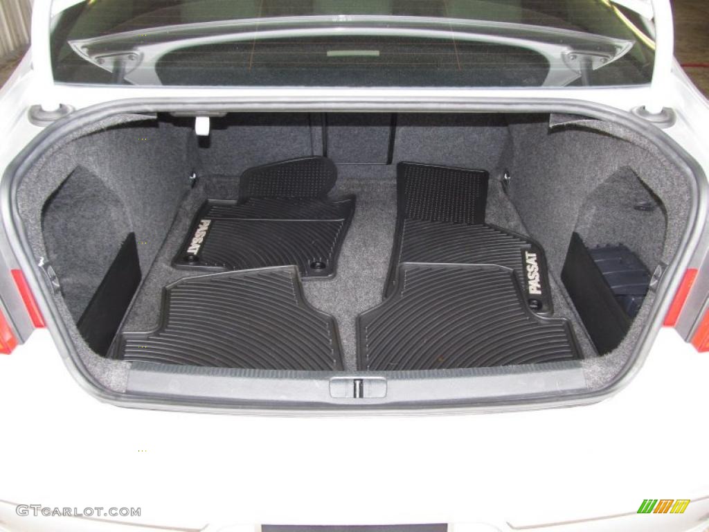 2007 Volkswagen Passat 2.0T Sedan Trunk Photo #38659686