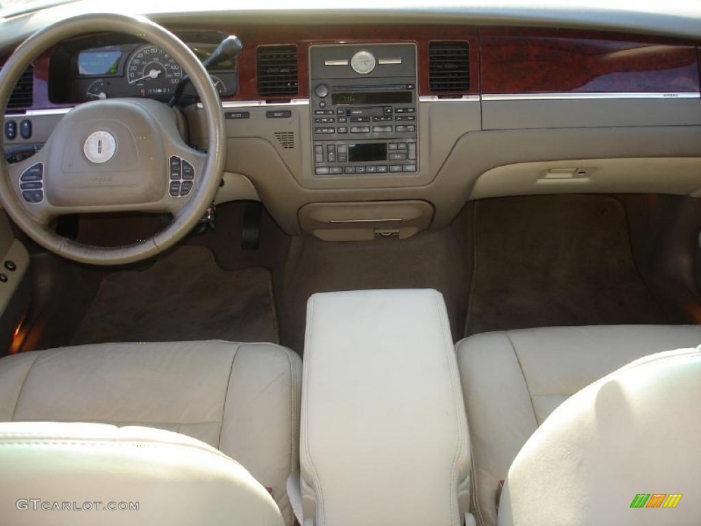 2003 Lincoln Town Car Executive Medium Dark Parchment/Light Parchment Dashboard Photo #38660426