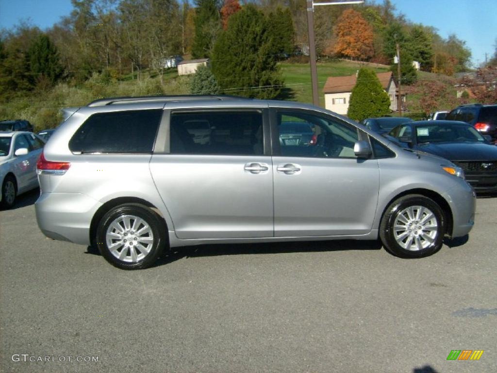 2011 Sienna LE AWD - Silver Sky Metallic / Light Gray photo #7